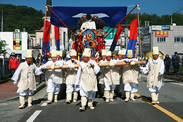 parade-2.jpg