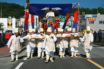 parade-2.jpg